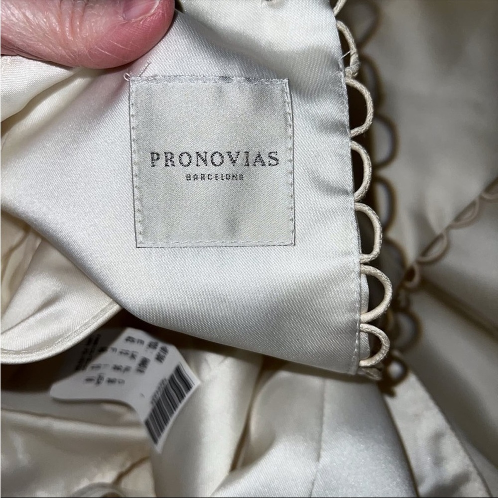 Elegant White Satin Gown - Picture 7 of 10